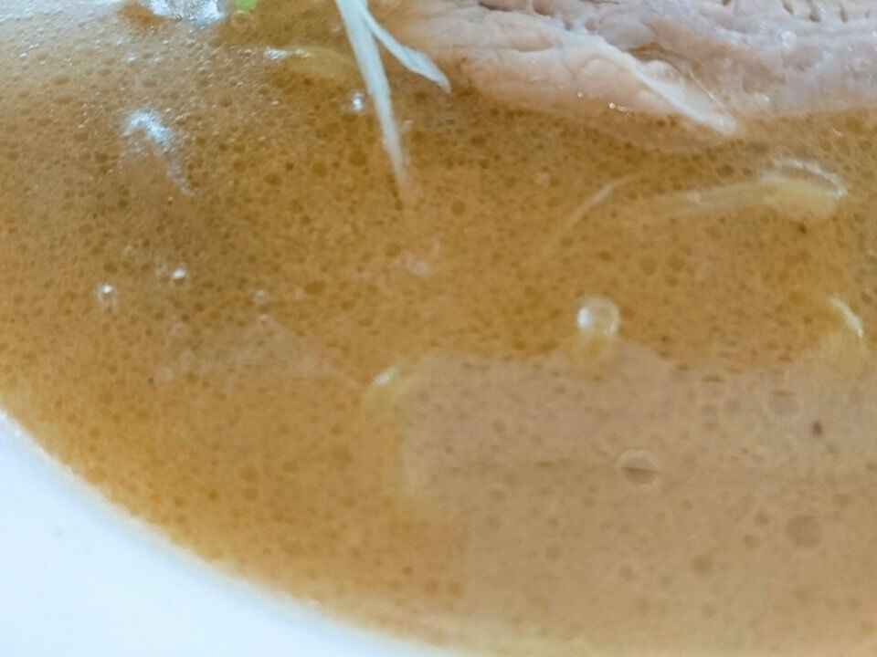 眞麺 穂高　みそラーメン　スープ