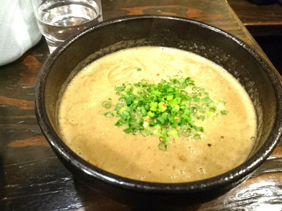 札幌Fuji屋　濃厚ニボ味噌つけ麺　つけ汁
