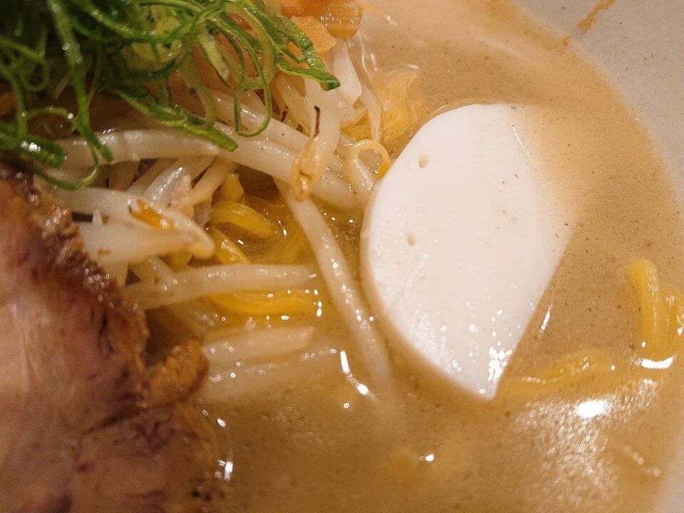 札幌 麺屋美椿（MITSUBA みつば）塩ラーメン　かまぼこ